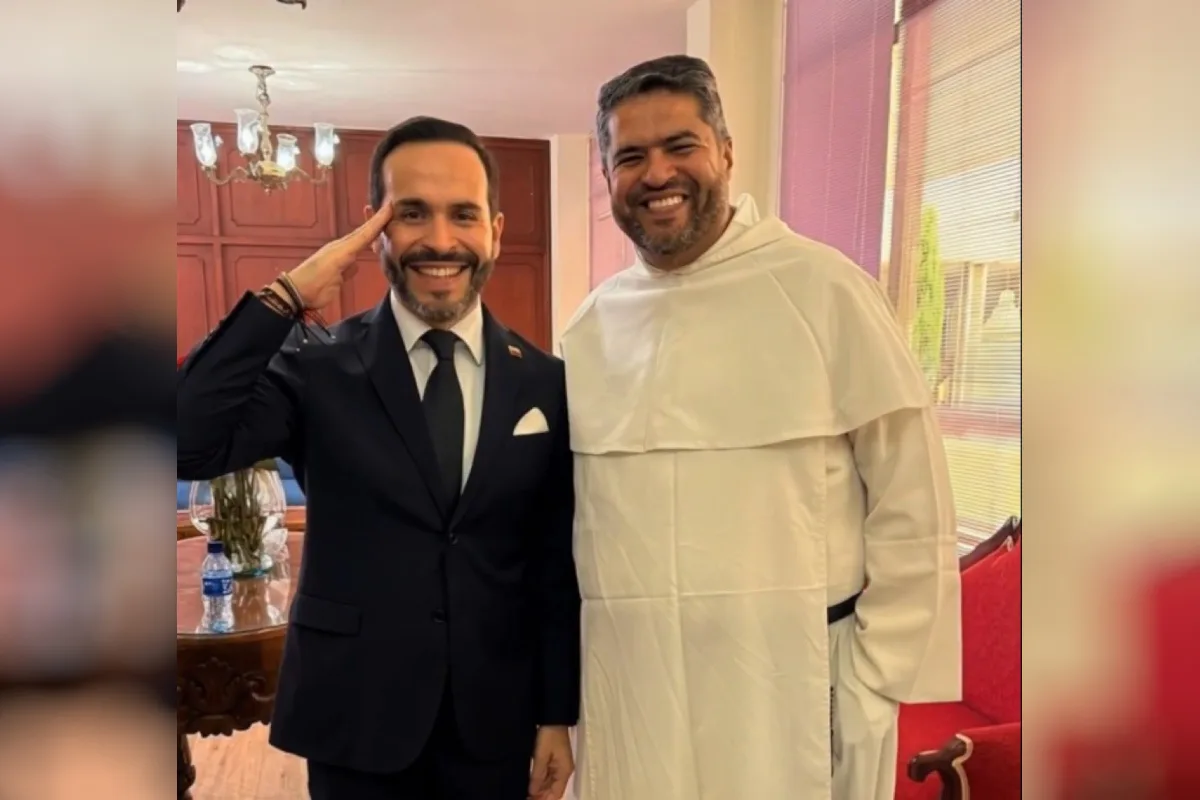 Torres Castro pertenece a la Orden de Predicadores (Dominicos), una comunidad religiosa con una larga tradición en la educación superior en Colombia y el mundo. Su trayectoria profesional ha estado ligada principalmente a la docencia, la administración universitaria, la investigación y el desarrollo de proyectos sociales, lo que le ha permitido construir un perfil más cercano a la gestión educativa que a la política partidista - Foto: Prensa Abelardo de La Espriella