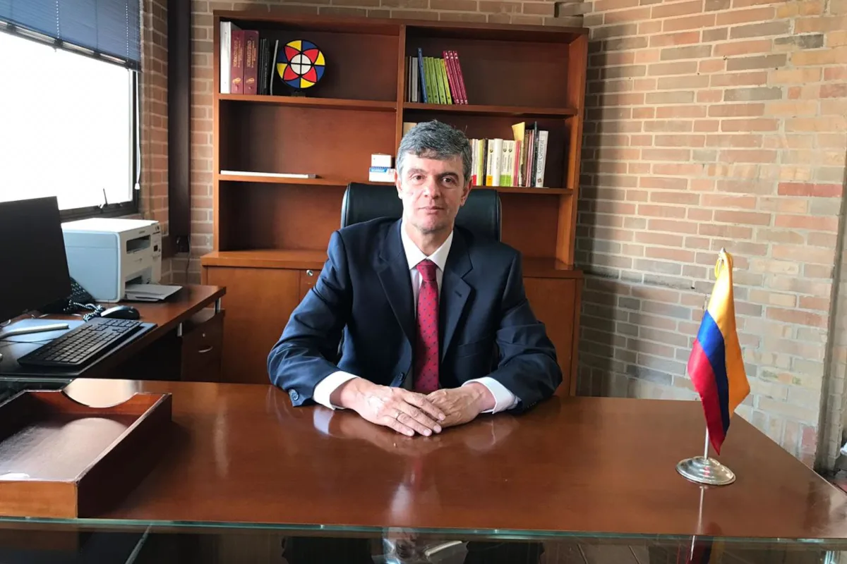 Su obra suele privilegiar interpretaciones que reivindican la tradición occidental, la herencia hispánica y la construcción institucional del Estado colombiano, elementos que el Gobierno entrante pretende incorporar al debate público como parte de su agenda cultural. Al mismo tiempo, críticos de su pensamiento sostienen que esa aproximación tiende a enfatizar una sola lectura de procesos históricos complejos y que podría trasladar esa visión al diseño del discurso oficial - Foto: Archivo General de la Nación