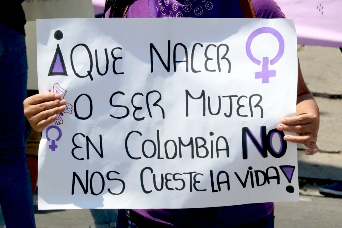 El caso también ha puesto nuevamente sobre la mesa el debate sobre la violencia contra las mujeres en Colombia y la necesidad de fortalecer los mecanismos de prevención y protección, especialmente cuando las víctimas enfrentan condiciones de especial vulnerabilidad, como el embarazo. Organizaciones sociales han reclamado una investigación rápida, con enfoque diferencial y acompañamiento integral para la familia de la joven - Foto: Archivo/Ronald Cano