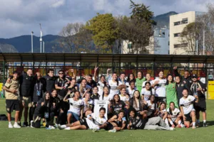 El gran hito de la jornada lo protagonizó Internacional de Bogotá, conjunto dirigido por Albeiro Erazo que aseguró oficialmente su boleto a las fases finales de la competición tras vencer en casa, uniéndose al grupo de privilegiados que integran potencias como Atlético Nacional, Deportivo Cali, Millonarios, América y Santa Fe - Foto: Internacional de Bogotá