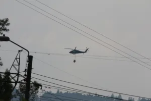 El cuarto aspecto destacado es el fortalecimiento de las capacidades de respuesta. El Gobierno anunció la adquisición de dos helicópteros Firehawk para la Fuerza Aeroespacial Colombiana, con una inversión de $149.836 millones, destinados a ampliar la capacidad para combatir incendios forestales incluso en condiciones nocturnas - Foto: Archivo/Ronald Cano