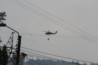 El cuarto aspecto destacado es el fortalecimiento de las capacidades de respuesta. El Gobierno anunció la adquisición de dos helicópteros Firehawk para la Fuerza Aeroespacial Colombiana, con una inversión de $149.836 millones, destinados a ampliar la capacidad para combatir incendios forestales incluso en condiciones nocturnas - Foto: Archivo/Ronald Cano