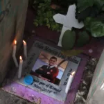 La Sala también rechazó uno de los argumentos utilizados por la defensa institucional: que Dilan Cruz había contribuido a su propia muerte al devolver gases lacrimógenos lanzados por los uniformados. Para el Tribunal, esa conducta no justificaba el uso de un arma potencialmente letal. El mensaje de la sentencia es claro: incluso frente a manifestantes que puedan incurrir en actos de confrontación, la fuerza pública está sometida a estrictos límites constitucionales y no puede responder con medidas desproporcionadas - Foto: Archivo/Ronald Cano