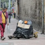 La norma también fortalece la protección económica para la vejez mediante la vinculación de los recicladores al programa de Beneficios Económicos Periódicos (BEPS), administrado por Colpensiones - Foto. Archivo/Ronald Cano