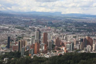 La nueva figura tendría como propósito “destrabar” iniciativas que dependen de la articulación entre la Nación y el Distrito. Aunque el presidente electo no presentó un listado detallado de proyectos, señaló como prioridades la seguridad, el transporte masivo, la movilidad y las obras que necesitan financiación, autorizaciones o acompañamiento del Gobierno nacional - Foto: Archivo/Ronald Cano