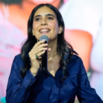 Sin embargo, el centro de la discusión no ha sido su hoja de vida, sino su vínculo familiar con Efraín Cepeda, quien durante los últimos años se consolidó como uno de los principales jefes del conservatismo colombiano y una figura determinante en las relaciones entre el Congreso y el Ejecutivo - Foto: X/@DCepedaTarud