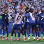 El conjunto francés, bajo la dirección técnica de Didier Deschamps, se presenta a este duelo con la chapa de máximo favorito y el impulso de haber mostrado una notable solidez defensiva y contundencia en las áreas. Comandados por un Kylian Mbappé que sigue batiendo récords goleadores en los Mundiales - Foto: FIFA