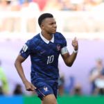 Con su anotación de penal en Filadelfia, Kylian Mbappé alcanzó la notable cifra de siete goles marcados en la presente edición del Mundial 2026, consolidándose en la cima de la tabla de artilleros del torneo junto a Lionel Messi - Foto: FIFA