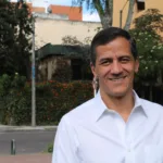 El senador fue aún más allá al afirmar que las posesiones presidenciales en instalaciones militares han estado asociadas históricamente con gobiernos de facto o dictaduras. En declaraciones posteriores sostuvo que "solamente los dictadores lo hacen allá", insistiendo en que el simbolismo institucional de la ceremonia debe preservarse - Foto: Rafael Nieto