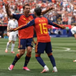 España firmó el hito de ser la primera selección que no permite un solo disparo entre los tres palos en una ronda eliminatoria de Copa del Mundo desde la final de Brasil 2014; al mismo tiempo, rompió una sequía de 32 años sin anotar más de dos goles en fases de eliminación directa - Foto: FIFA