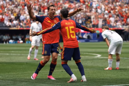 España firmó el hito de ser la primera selección que no permite un solo disparo entre los tres palos en una ronda eliminatoria de Copa del Mundo desde la final de Brasil 2014; al mismo tiempo, rompió una sequía de 32 años sin anotar más de dos goles en fases de eliminación directa - Foto: FIFA