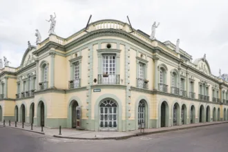 Por el momento, sin embargo, no existe confirmación de que el teatro Guillermo León Valencia haya sido escogido como sede de la sesión del Congreso ni de que el traslado posterior al Cantón Militar haga parte del protocolo oficial - Foto: Bernard Gagnon