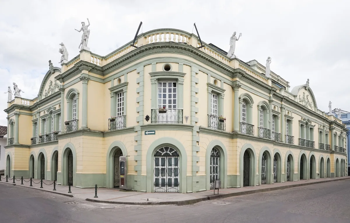 Por el momento, sin embargo, no existe confirmación de que el teatro Guillermo León Valencia haya sido escogido como sede de la sesión del Congreso ni de que el traslado posterior al Cantón Militar haga parte del protocolo oficial - Foto: Bernard Gagnon