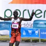 El gran protagonista de la jornada fue el keniano Erick Sang, quien se impuso en la rama masculina con un tiempo de 1 hora, 2 minutos y 1 segundo. Su registro le permitió establecer una nueva marca histórica de la media maratón de Bogotá y superar por 19 segundos el récord que se mantenía vigente desde 2011 - Foto: Deporte Total