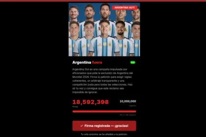 La plataforma recopila videos, publicaciones en redes sociales y comentarios de aficionados para sustentar sus cuestionamientos. Sin embargo, esos contenidos corresponden principalmente a opiniones y análisis de terceros, por lo que no constituyen pruebas oficiales de una manipulación arbitral ni de un favorecimiento institucional por parte de la FIFA - Foto: argentinaout.org