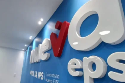 Como parte del proceso de intervención, la Superintendencia informó que logró identificar y comenzar a procesar cerca de 10 millones de facturas represadas, algunas correspondientes a servicios prestados desde 2008. Según Quintero, esa depuración permitió reconocer pasivos que durante años no habían sido reflejados adecuadamente en los balances de la aseguradora - Foto: Radio Nacional de Colombia