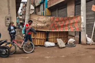 Por eso, aunque El Remanso no corresponde exactamente a un caso clásico de gentrificación, sí comparte una preocupación central con ese fenómeno: el riesgo de que comunidades con menor capacidad económica sean desplazadas cuando sus territorios adquieren mayor importancia dentro del mercado urbano - Foto: Campaña Objetivo Libertad