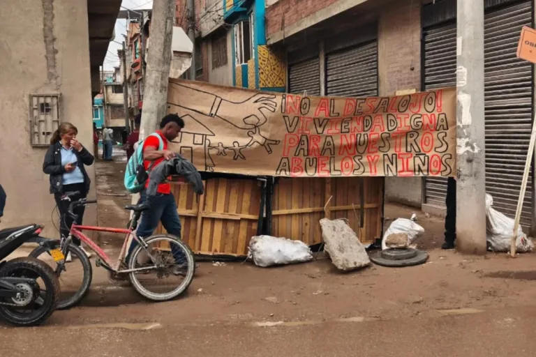 Por eso, aunque El Remanso no corresponde exactamente a un caso clásico de gentrificación, sí comparte una preocupación central con ese fenómeno: el riesgo de que comunidades con menor capacidad económica sean desplazadas cuando sus territorios adquieren mayor importancia dentro del mercado urbano - Foto: Campaña Objetivo Libertad