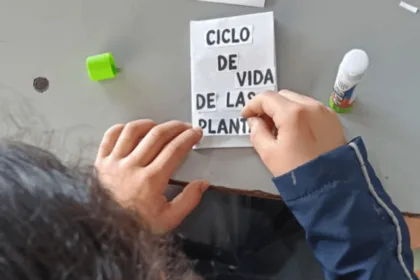 El propósito de la estrategia no se limitó al aprendizaje dentro del aula. El Jardín Botánico busca que los estudiantes se conviertan en portavoces ambientales capaces de compartir con sus familias, vecinos y comunidades los conocimientos adquiridos sobre la protección de las plantas, los jardines y los ecosistemas urbanos - Foto: Jardín Botánico de Bogotá