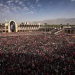 El momento central tuvo lugar el 6 de julio, cuando una multitud acompañó el cortejo fúnebre por las principales avenidas de Teherán, desde la Plaza de la Revolución hasta la Plaza Azadi - Foto: en.khamenei.ir