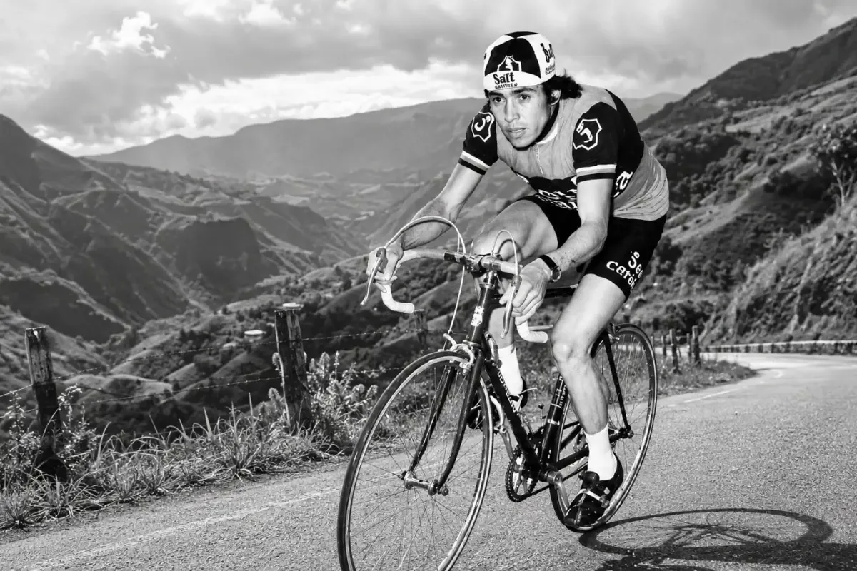 Criado entre las montañas boyacenses, desarrolló desde muy joven las condiciones físicas que más tarde lo convertirían en uno de los mejores escaladores que ha dado el ciclismo colombiano. Su talento comenzó a hacerse evidente cuando apenas llevaba un par de años compitiendo - Foto: Fedeciclismo
