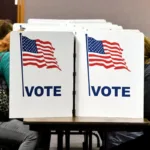 El proyecto SAVE Act, busca que las personas utilicen su registro civil para ejercer su derecho al voto. En el país del norte, las mujeres suelen utilizar el apellido de sus parejas para identificarse, por lo que aparecería una inconsistencia entre sus documentos actuales y su registro civil, justificando un bloqueo al acceso al voto - Foto: All Voting is Local