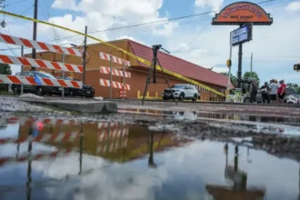 De acuerdo con la versión oficial del Departamento de Seguridad Nacional (DHS) y de ICE, el operativo se desarrolló en Houston, Texas, como parte de una acción dirigida contra Lorenzo Salgado Araujo - Foto: Houston Chronicle