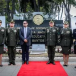Uno de los principales indicadores presentados por la institución es la acreditación institucional en Alta Calidad, que, de acuerdo con el boletín, cumple su cuarto ciclo consecutivo y se mantiene de manera ininterrumpida desde 2012. A esto se suman 23 programas académicos acreditados, equivalentes a más de la mitad de la oferta susceptible de acreditación - Foto: Policía Nacional