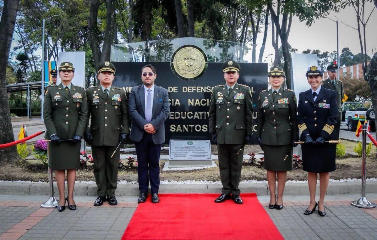 Uno de los principales indicadores presentados por la institución es la acreditación institucional en Alta Calidad, que, de acuerdo con el boletín, cumple su cuarto ciclo consecutivo y se mantiene de manera ininterrumpida desde 2012. A esto se suman 23 programas académicos acreditados, equivalentes a más de la mitad de la oferta susceptible de acreditación - Foto: Policía Nacional