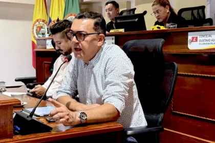 La controversia se amplificó por el antecedente político de Buitrago y su actividad en redes sociales durante la campaña de De la Espriella. De ahí surgió la caracterización de algunos críticos que lo presentan como parte del entorno de activismo digital que acompañó al entonces candidato y que ahora estaría siendo premiado con un cargo de alto nivel - Foto: Alcaldía de Pereira