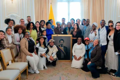 “Estamos en un acto de justicia, retornando al Palacio de Nariño el cuadro del expresidente Juan José Nieto Gil, para que este país no olvide que fue un hombre negro que gobernó a Colombia y que la historia oficial ha querido borrar”, afirmó Márquez durante la entrega de la pintura - Foto: X/@ViceColombia