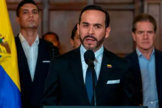 Por ahora, sin embargo, la suspensión es una solicitud y no un acuerdo. Washington ya comprometió ayuda humanitaria, pero todavía no ha anunciado que vaya a retirar o congelar los aranceles que afectan a las exportaciones colombianas - Foto: Presidencia