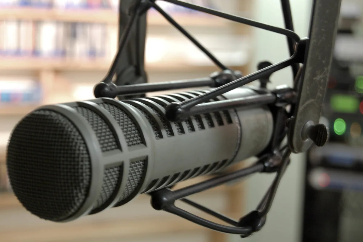 De acuerdo con la información divulgada por la Fundación para la Libertad de Prensa (FLIP), los comunicadores fueron contactados mediante llamadas telefónicas, mensajes y amenazas directas. Los hechos ocurrieron en un periodo inferior a seis horas, lo que generó preocupación por la posible coordinación de las intimidaciones y por el riesgo para los periodistas - Foto: Renée Johnson