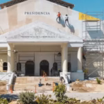 La segunda sede estaría ubicada en el Batallón Paraíso, en el norte de Barranquilla. Allí existe un edificio dentro de las instalaciones de la Segunda Brigada que comenzó a ser intervenido para adecuarlo como espacio de trabajo presidencial. El gobernador del Atlántico, Eduardo Verano de la Rosa, realizó una visita de inspección a las obras y señaló que el objetivo era optimizar la funcionalidad de los espacios y garantizar que estuvieran disponibles para el inicio de la nueva administración - Foto: Captura Vídeo