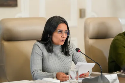 Rodríguez sostuvo que no había sido incluida en algunas decisiones relacionadas con el manejo de esos recursos y que manifestó formalmente su desacuerdo. Su posición la enfrentó con sectores del Gobierno y convirtió el traslado presupuestal en uno de los principales puntos de la controversia. La exfuncionaria afirmó que su negativa a respaldar determinadas decisiones estuvo seguida de presiones y de un deterioro de su relación con la Casa de Nariño - Foto: Presidencia