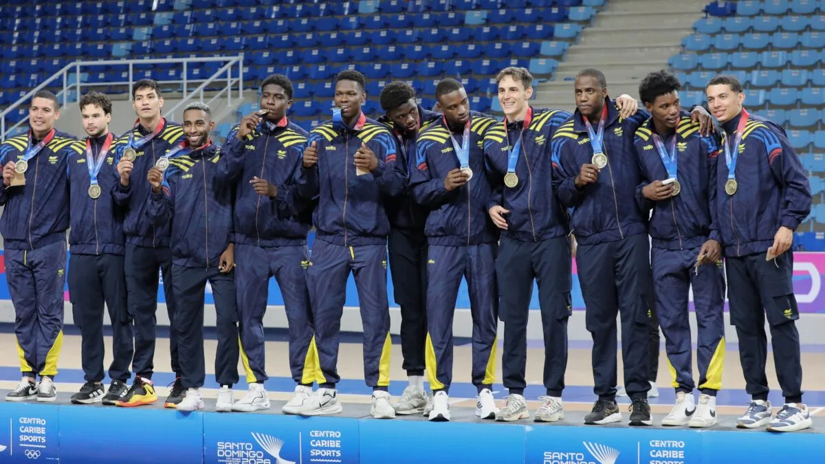 El título tuvo un significado especial porque se trató de la primera medalla de oro obtenida por Colombia en el torneo masculino de voleibol de los Juegos Centroamericanos y del Caribe. La conquista mejoró la plata alcanzada por el seleccionado nacional en Barranquilla 2018 y confirmó el crecimiento de un equipo que ha ganado protagonismo en las competencias regionales - Foto: Comité Olímpico Colombiano