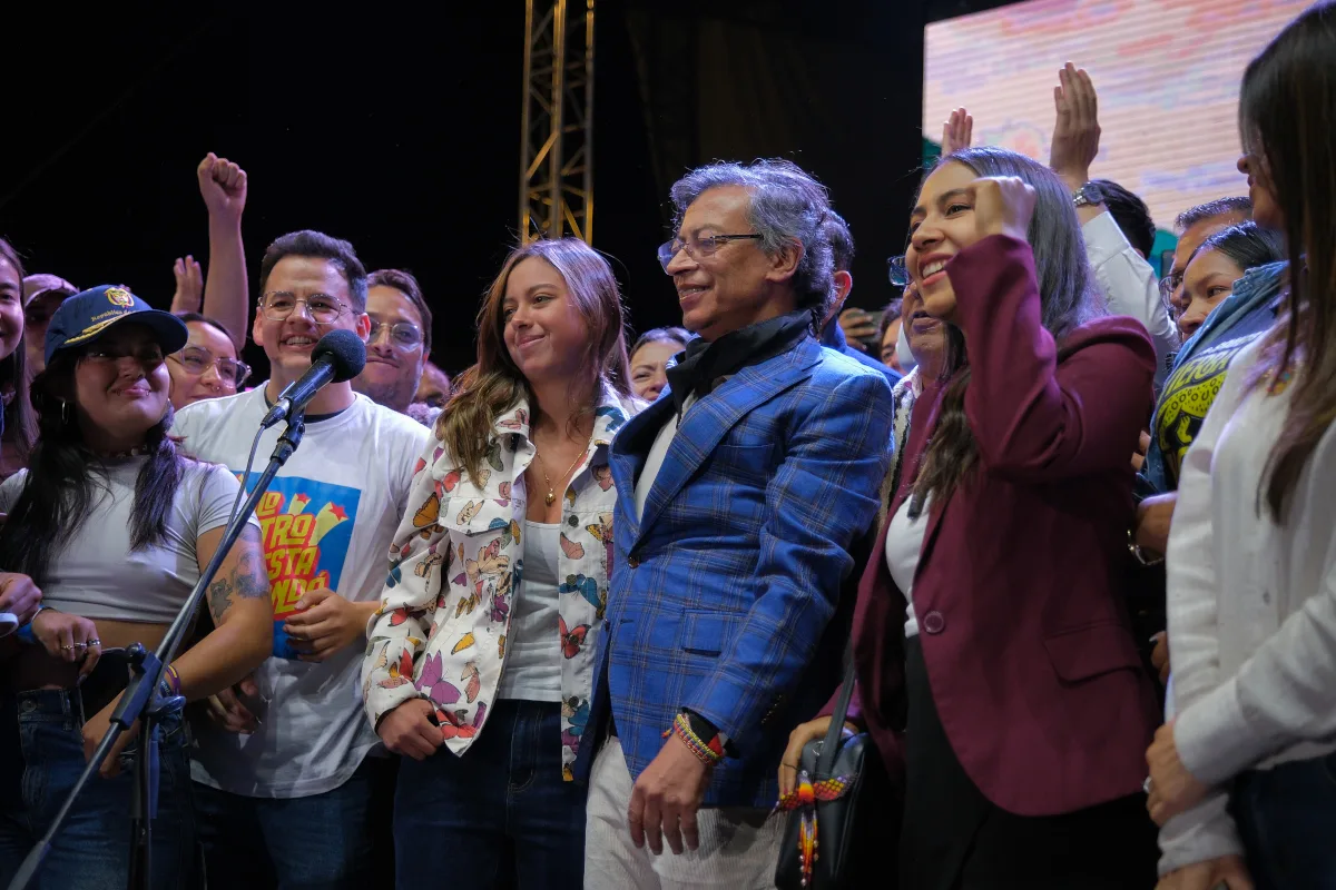 Uno de los mensajes centrales fue que la movilización continuará después de la entrega del poder. Petro presentó el acto no como una despedida, sino como el comienzo de una nueva etapa política. “Esta no es la última manifestación del gobierno, sino la primera en la resistencia popular”, afirmó, según la reconstrucción publicada de su intervención - Foto: Presidencia
