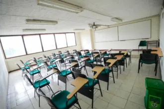 La actualización curricular pone especial énfasis en el desarrollo del proyecto de vida de los estudiantes, promoviendo habilidades para la resolución de problemas, la toma de decisiones, la participación democrática y la construcción de relaciones basadas en el respeto y la convivencia - Foto: Ministerio de Educación