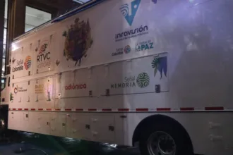 El anuncio fue realizado por el equipo del presidente electo, que informó que la producción técnica estaría a cargo de Estudios RCN y que la señal sería puesta a disposición de otros medios. La determinación se conoció después de que el Departamento Administrativo de la Presidencia (DAPRE) hubiera contratado a Inravisión para encargarse de la producción y transmisión de la ceremonia - Foto: Inravisión