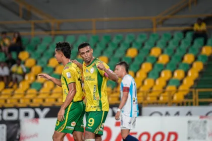 Real Cartagena terminó la jornada en el primer lugar por su diferencia de cuatro goles, seguido por Patriotas e Independiente Valle del Cauca, ambos con una diferencia de +2. Boca Juniors de Cali, Leones, Bogotá FC, Orsomarso y Envigado completaron el grupo de equipos que comenzaron con tres puntos, todos tras ganar por la mínima diferencia - Foto: Real Cartagena