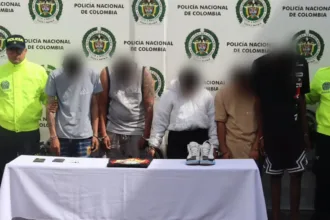 Los procesados son Yulieth Cecilia Angulo Escobar, Nitzon Stiven Mondragón Cuero, Kevin Alexis López Orozco, Juan José Narváez Rodríguez y Edwin García Zuluaga. De acuerdo con la Fiscalía, cada uno habría cumplido un papel diferente dentro del plan que terminó con la muerte de María Camila y la extracción de su bebé. Ninguno aceptó los cargos formulados - Foto: Secretaría de Seguridad de Cali