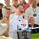 El dirigente conservador afirmó que Iván Cepeda era “más guerrillero que Gustavo Petro” y cuestionó su posición frente a la política de paz del anterior Gobierno. Las declaraciones generaron una respuesta inmediata del senador, quien anunció que acudirá ante la Fiscalía - Foto: Facebook Iván Cepeda