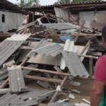 De acuerdo con el reporte del profesor Irbin Cárdenas, integrante del pueblo Wounaan, varias familias quedaron sin vivienda después de que sus casas se derrumbaran o sufrieran daños graves por el movimiento sísmico. El impacto afecta así a comunidades que ya enfrentan dificultades estructurales para acceder a servicios y asistencia estatal - Foto: CRIC