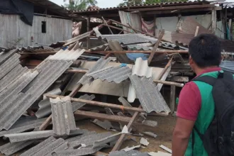 De acuerdo con el reporte del profesor Irbin Cárdenas, integrante del pueblo Wounaan, varias familias quedaron sin vivienda después de que sus casas se derrumbaran o sufrieran daños graves por el movimiento sísmico. El impacto afecta así a comunidades que ya enfrentan dificultades estructurales para acceder a servicios y asistencia estatal - Foto: CRIC