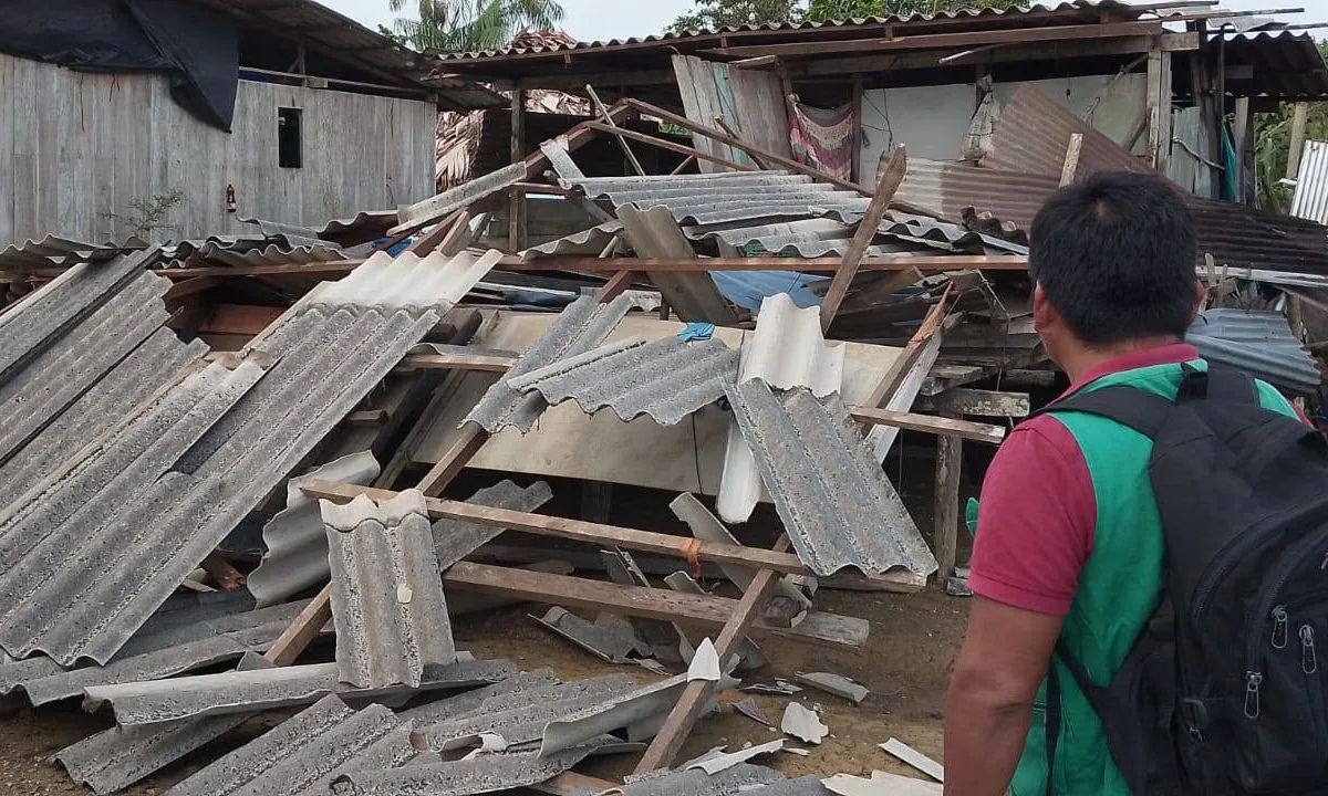 De acuerdo con el reporte del profesor Irbin Cárdenas, integrante del pueblo Wounaan, varias familias quedaron sin vivienda después de que sus casas se derrumbaran o sufrieran daños graves por el movimiento sísmico. El impacto afecta así a comunidades que ya enfrentan dificultades estructurales para acceder a servicios y asistencia estatal - Foto: CRIC