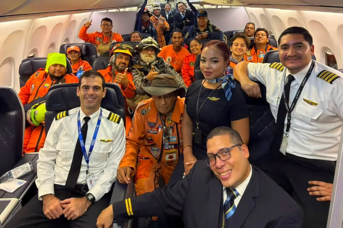 El grupo está integrado por especialistas de México y llegó a la capital del Valle del Cauca después de permanecer desplegado en territorio venezolano. Según la información entregada por la propia organización, su traslado hacia Colombia se produjo por iniciativa de la brigada, que decidió continuar su labor humanitaria ante la nueva emergencia y la ayuda de una aerolínea que les facilitó el traslado - Foto: Facebook Original Birta Topos Azteca