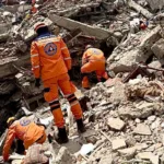 La cifra de personas heridas llegó a 4.449, mientras que los organismos de socorro reportan 364 personas rescatadas durante las operaciones desplegadas en las zonas afectadas por el movimiento telúrico - Foto: Defensa Civil Colombiana
