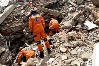 La cifra de personas heridas llegó a 4.449, mientras que los organismos de socorro reportan 364 personas rescatadas durante las operaciones desplegadas en las zonas afectadas por el movimiento telúrico - Foto: Defensa Civil Colombiana