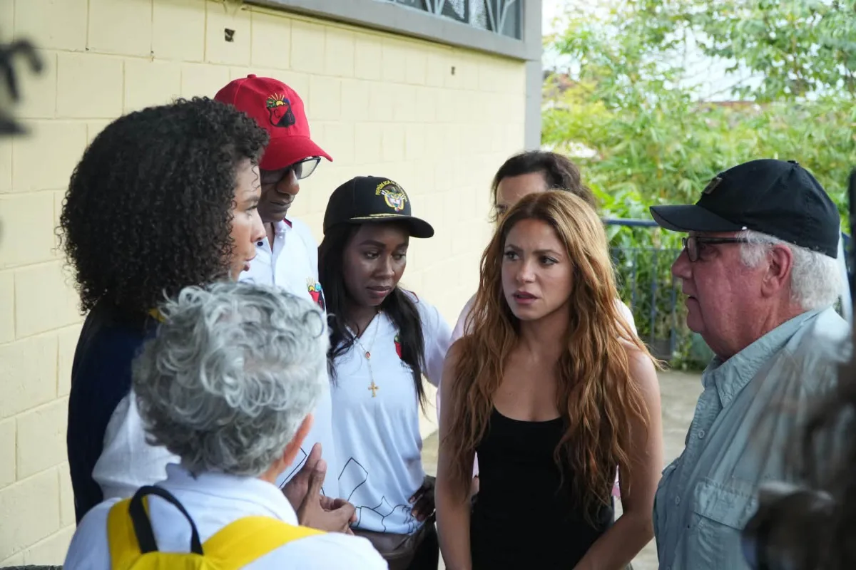 La artista también anunció, junto con Buffett y la Fundación Pies Descalzos, un proyecto para impulsar la construcción de diez nuevos colegios en el departamento. La iniciativa busca atender parte de los daños que dejó el terremoto en la infraestructura educativa - Foto: Gobernación de Chocó