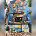 La salida no se hizo por una ruta convencional. El piano tuvo que ser retirado por el espacio correspondiente al mural “Metáfora del Equilibrio”, una maniobra que permitió sacar del inmueble una pieza que, durante décadas, había formado parte de su identidad - Foto: Alcaldía de Pereira